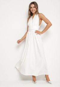 Born2be - Biała Koktajlowa Sukienka Multiway z Wiskozą i Wiązaniem na Szyi Lilazza. Okazja: na imprezę. Typ kołnierza: dekolt w kształcie V. Kolor: biały. Materiał: wiskoza. Typ sukienki: rozkloszowane. Styl: wizytowy #1