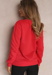 Renee - Czerwona Bluza Diyo. Kolor: czerwony. Materiał: polar, jeans, materiał. Długość rękawa: długi rękaw. Długość: długie. Wzór: jednolity, prążki. Sezon: zima, jesień. Styl: klasyczny #3