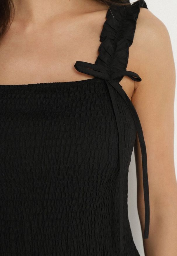 Born2be - Czarna Bawełniana Sukienka Bombka na Ramiączkach z Elastyczną Górą Linarisena. Okazja: na imprezę, na co dzień. Typ kołnierza: kokarda. Kolor: czarny. Materiał: bawełna. Długość rękawa: na ramiączkach. Typ sukienki: bombki. Styl: elegancki, casual