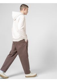 outhorn - Spodnie tkaninowe męskie Outhorn - złamana biel. Okazja: na co dzień. Kolor: brązowy. Materiał: tkanina. Styl: casual