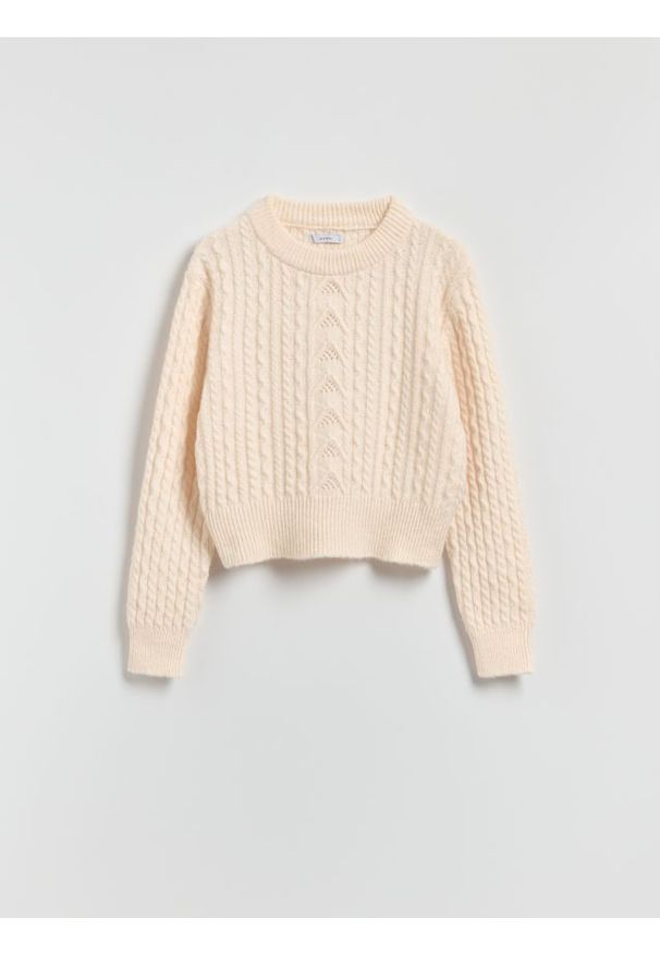 Reserved - Sweter z dekoracyjnym splotem - kremowy. Kolor: kremowy. Materiał: wełna, dzianina. Wzór: ze splotem