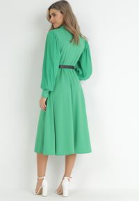 Born2be - Zielona Sukienka Rozkloszowana z Paskiem Aidyn. Kolor: zielony. Typ sukienki: kopertowe. Styl: elegancki. Długość: midi #5
