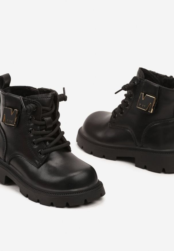 Born2be - Czarne Płaskie Sznurowane Botki z Metaliczną Aplikacją Vensoris. Okazja: na uczelnię. Zapięcie: sznurówki. Kolor: czarny. Materiał: jeans. Wzór: aplikacja. Styl: klasyczny, elegancki