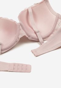 Renee - Jasnofioletowy Elegancki Biustonosz z Koronką i Zapięciem na Haftki Mairiel. Kolor: fioletowy. Materiał: koronka. Wzór: koronka