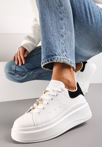 Renee - Biało-Czarne Sneakersy na Grubej Podeszwie Celessi. Kolor: biały. Materiał: jeans