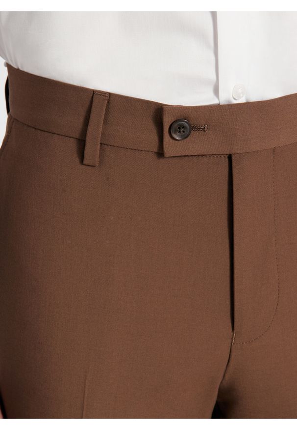 Pako Lorente - PAKO LORENTE - Gładkie brązowe spodnie ganiturowe. Okazja: na spotkanie biznesowe. Kolor: brązowy. Materiał: poliester, elastan, wiskoza. Wzór: gładki. Styl: biznesowy, młodzieżowy