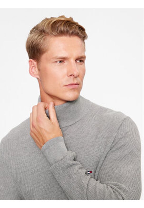 TOMMY HILFIGER - Tommy Hilfiger Golf MW0MW33453 Szary Regular Fit. Typ kołnierza: golf. Kolor: szary. Materiał: bawełna
