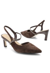 Czółenka damskie S.Barski, cholewka ze skóry naturalnej zamszowej elegancki fason smukły obcas klasyczny design, brązowe, CR61-3048. Kolor: brązowy. Materiał: skóra, zamsz. Szerokość cholewki: normalna. Obcas: na obcasie. Styl: klasyczny, elegancki. Wysokość obcasa: średni #3