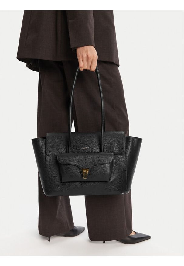 Coccinelle Torebka T8A Coccinelle Double Beat E1 T8A 11 02 01 Czarny. Kolor: czarny. Materiał: skórzane