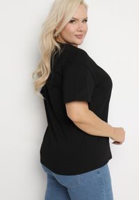 Born2be - Czarny Bawełniany T-shirt z Ozdobnym Nadrukiem i Napisem Ilenira. Kolekcja: plus size. Kolor: czarny. Materiał: bawełna. Wzór: napisy, nadruk #5