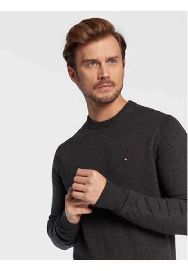 TOMMY HILFIGER - Tommy Hilfiger Sweter MW0MW28046 Szary Regular Fit. Kolor: szary. Materiał: bawełna
