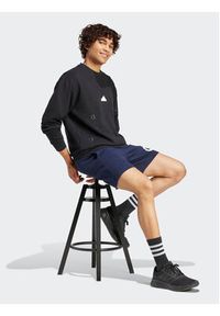 Adidas - adidas Bluza Embroidered IS2035 Czarny Loose Fit. Kolor: czarny. Materiał: bawełna #5
