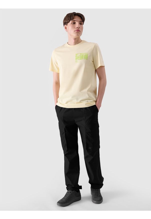 4f - 4F T-shirt regular z nadrukiem męski - żółty S. Okazja: na co dzień. Kolor: żółty. Materiał: dzianina, bawełna, jersey. Długość rękawa: krótki rękaw. Długość: krótkie. Wzór: nadruk. Styl: klasyczny, sportowy, casual