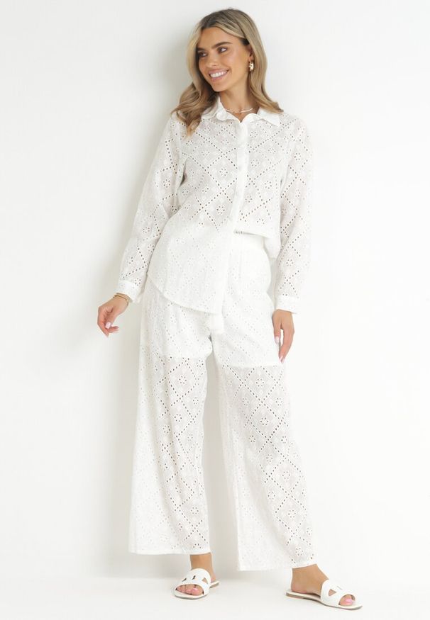 Born2be - Biały Ażurowy Komplet 2-częściowy z Koszulą i Spodniami Amolani. Kolor: biały. Materiał: koronka, tkanina. Wzór: ażurowy