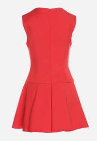 Born2be - Czerwona Rozkloszowana Sukienka z Wycięciem przy Dekolcie Atarinea. Okazja: na co dzień. Kolor: czerwony. Wzór: aplikacja. Typ sukienki: proste. Styl: casual #4
