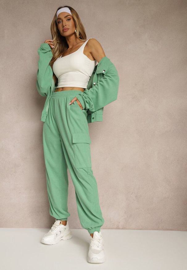 Renee - Zielone Spodnie Typu Cargo High Waist Worseli. Okazja: na co dzień. Stan: podwyższony. Kolor: zielony. Styl: casual, elegancki