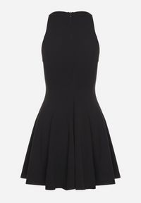 Born2be - Czarna Rozkloszowana Sukienka z Wiskozą Milenissa. Okazja: na co dzień, na imprezę. Kolor: czarny. Materiał: wiskoza. Sezon: lato. Styl: elegancki, casual #5