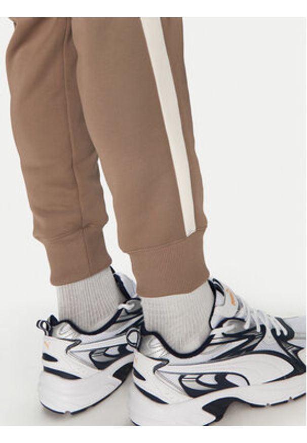 Puma Spodnie dresowe T7 Always On 629588 Brązowy Regular Fit. Kolor: brązowy. Materiał: bawełna, syntetyk