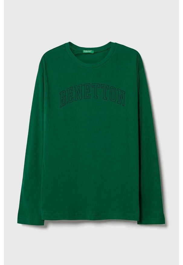 United Colors of Benetton longsleeve bawełniany dziecięcy kolor zielony z nadrukiem. Kolor: zielony. Materiał: bawełna. Długość rękawa: długi rękaw. Wzór: nadruk. Styl: klasyczny