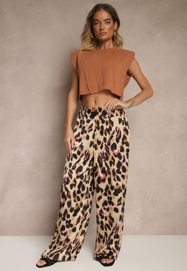 Renee - Różowo-Beżowe Panterkowe Spodnie o Szerokim Kroju Paper Bag High Waist Saliandra. Okazja: na co dzień, na imprezę, na spacer. Stan: podwyższony. Kolor: różowy. Materiał: jedwab. Długość: do kostek. Wzór: motyw zwierzęcy. Styl: casual, elegancki