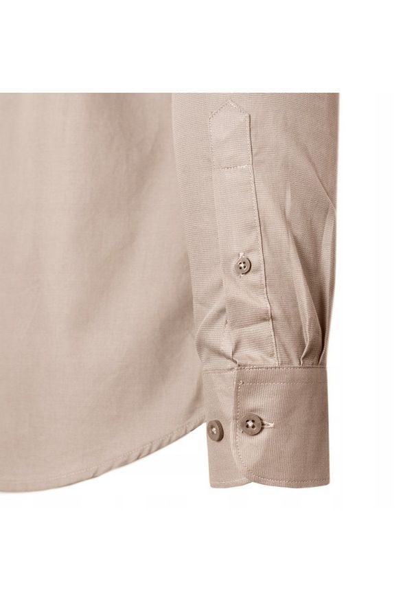 Lekko Taliowana Koszula Sportowa, Button Down - Pako Jeans - Beżowa. Okazja: na co dzień. Typ kołnierza: button down. Kolor: brązowy, beżowy, wielokolorowy. Materiał: bawełna. Styl: sportowy