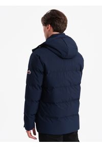 Ombre Clothing - Zimowa kurtka męska z odpinanym kapturem i kieszeniami cargo - granatowa V1. Kolor: niebieski. Materiał: poliester. Sezon: zima #4