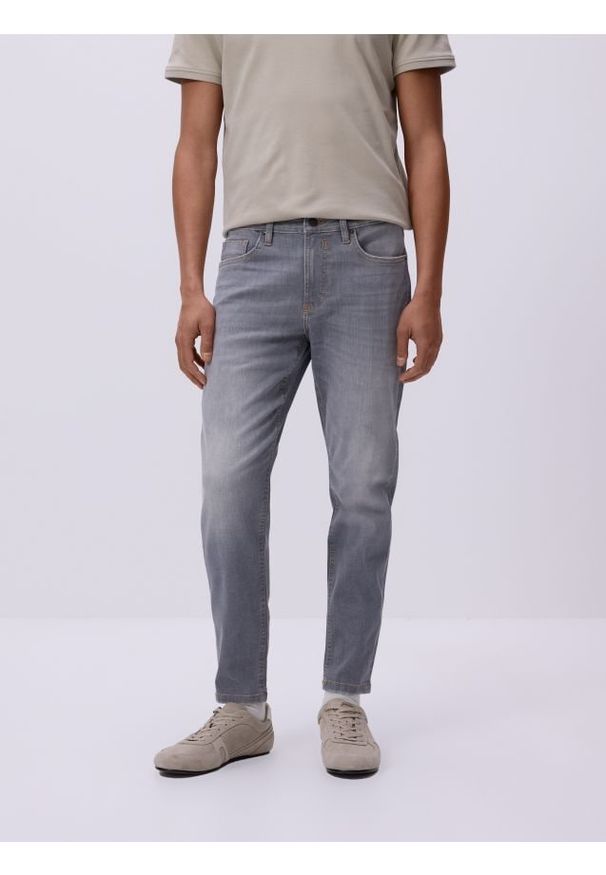 Reserved - Jeansy skinny z efektem sprania - jasnoszary. Kolor: szary