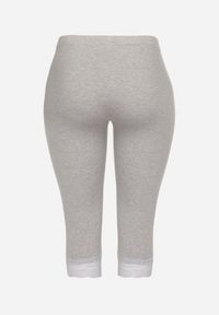 Born2be - Szare Spodnie Bawełniane Legginsy 3/4 z Koronką Amaratna. Kolor: szary. Materiał: bawełna, koronka. Wzór: koronka. Sezon: lato #4