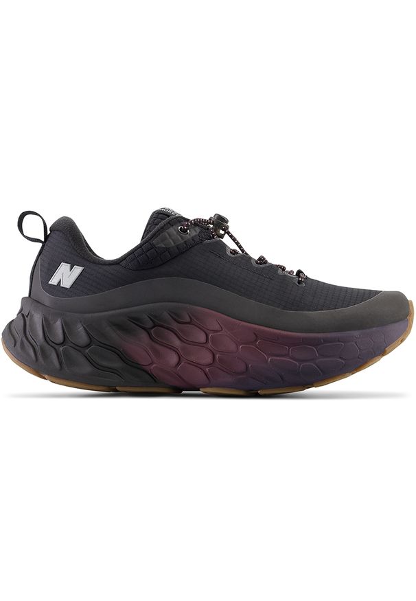 Buty damskie New Balance Fresh Foam x More v4 Permafrost WMORWBK – czarne. Okazja: na co dzień. Kolor: czarny. Materiał: syntetyk, materiał, guma. Szerokość cholewki: normalna. Sport: fitness