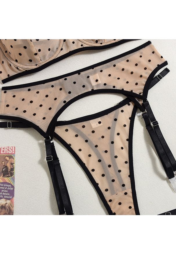 Intica - Komplet bielizny w kropki z regulowanymi ramiączkami na romantyczne wieczory Nynke. Kolor: beżowy. Materiał: materiał. Wzór: kropki