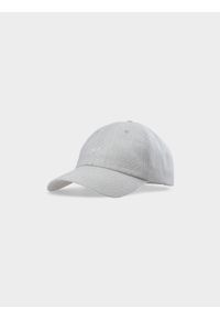 4f - Czapka z daszkiem strapback męska - beżowa. Kolor: beżowy. Materiał: bawełna, materiał. Wzór: haft. Sezon: lato. Styl: casual, klasyczny, sportowy