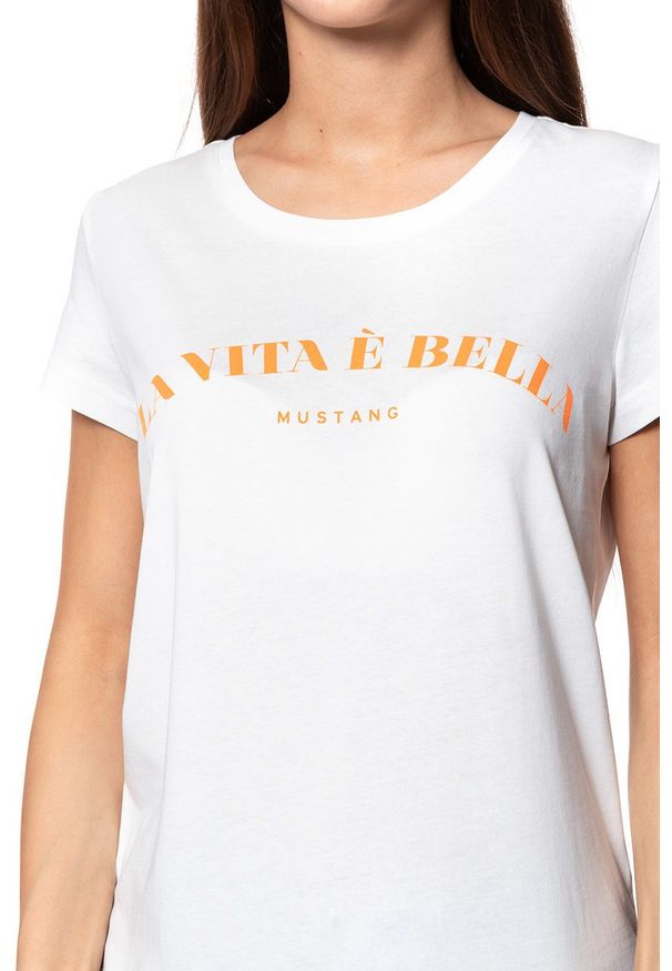 Mustang - MUSTANG T SHIRT DAMSKI Alina C Print Cloud Dancer 1008936 2020. Wzór: nadruk