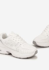 Born2be - Białe Sneakersy z Ozdobnymi Przeszyciami Varteli. Kolor: biały. Materiał: jeans. Wzór: aplikacja #3