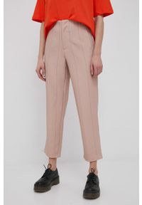 only - Only spodnie damskie kolor różowy proste medium waist. Okazja: na co dzień. Kolor: różowy. Styl: casual