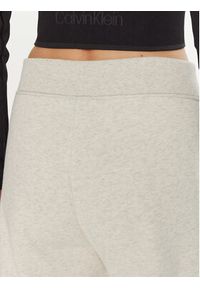 Calvin Klein Jeans Spodnie dresowe Monologo J20J223590 Szary Relaxed Fit. Kolor: szary. Materiał: syntetyk, bawełna #4