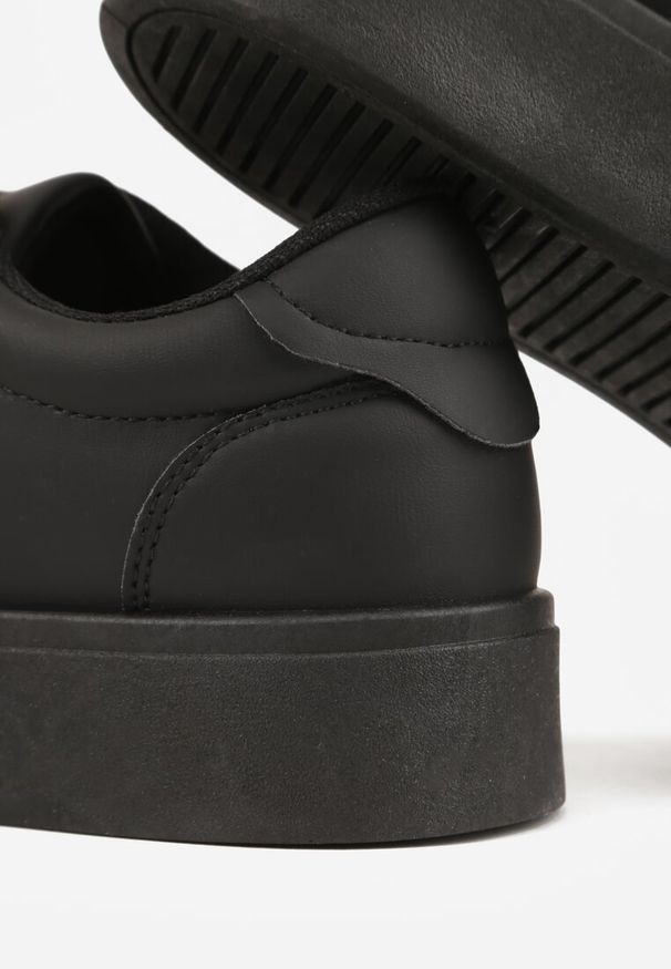 Renee - Czarne Sneakersy na Tłoczonej Platformie Zeaninia. Okazja: na co dzień. Kolor: czarny. Materiał: jeans. Obcas: na platformie