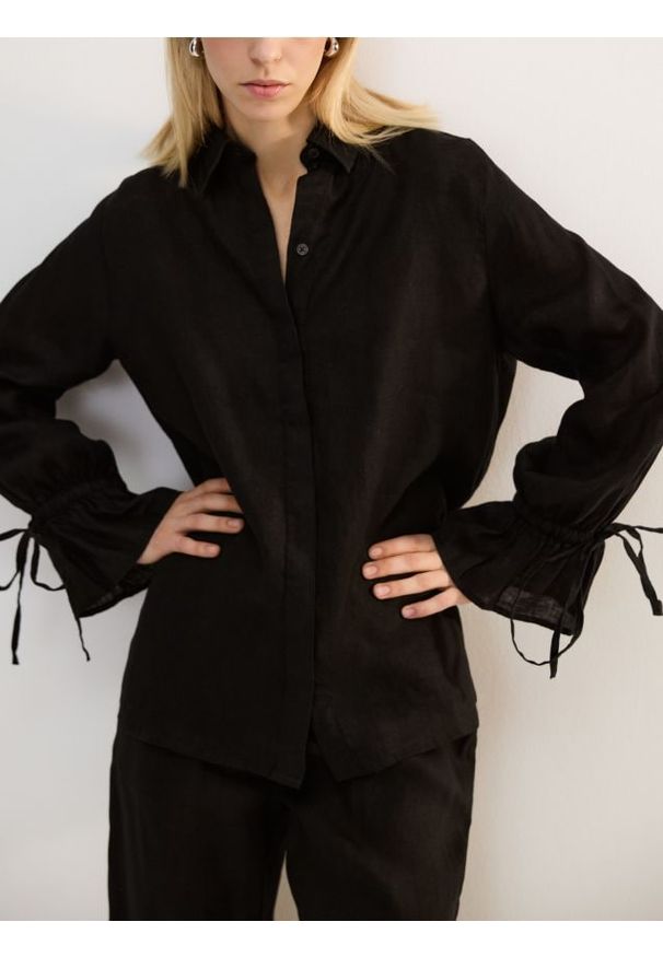 Reserved - Lniana koszula z wiązaniami - czarny. Kolor: czarny. Materiał: len