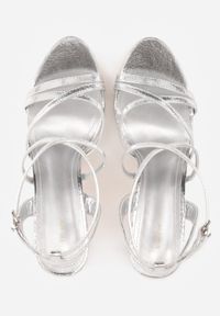 Born2be - Srebrne Eleganckie Sandały VICES na Szpilce z Przeplatanymi Paskami Adreviana. Okazja: na komunię, na wesele, na ślub cywilny, na imprezę. Zapięcie: pasek. Kolor: srebrny. Materiał: satyna. Wzór: paski. Obcas: na szpilce. Styl: elegancki #7