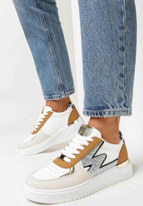 Born2be - Biało-Brązowe Sznurowane Sneakersy na Płaskiej Podeszwie z Metaliczną i Brokatową Wstawką Mebassa. Wysokość cholewki: przed kostkę. Kolor: brązowy. Szerokość cholewki: normalna. Obcas: na płaskiej podeszwie