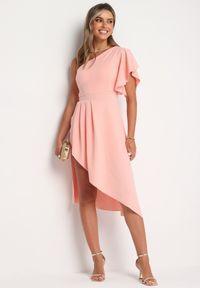 Born2be - Różowa Koktajlowa Sukienka Asymetryczna na Jedno Ramię z Falbankami Vimilora. Typ kołnierza: kołnierz z falbankami. Kolor: różowy. Materiał: materiał. Typ sukienki: asymetryczne. Styl: wizytowy #4