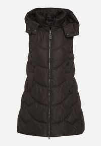 Born2be - Czarna Kamizelka z Odpinanym Kapturem Ozdobiona Pikowaniem Tulira. Okazja: na co dzień. Kolor: czarny. Materiał: jeans. Wzór: aplikacja. Styl: klasyczny, casual, elegancki #6