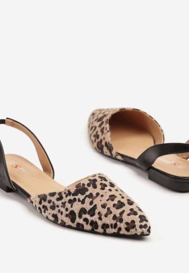 Renee - Panterkowe Sandały na Wsuwanie Wenorea. Okazja: na spacer, na co dzień. Nosek buta: szpiczasty. Zapięcie: bez zapięcia. Styl: casual, elegancki