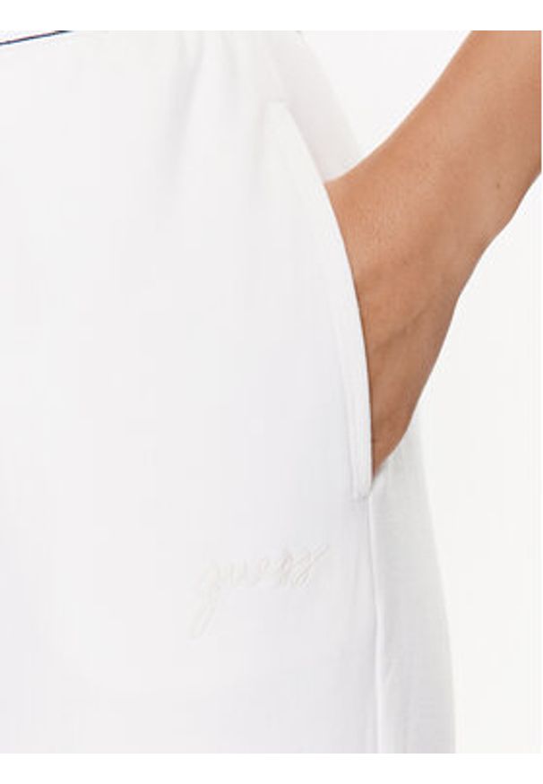 Guess Spodnie piżamowe O3YB00 KBS91 Biały Regular Fit. Kolor: biały. Materiał: bawełna