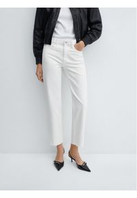 mango - Mango Jeansy Blanca 67026320 Biały Cropped Fit. Kolor: biały