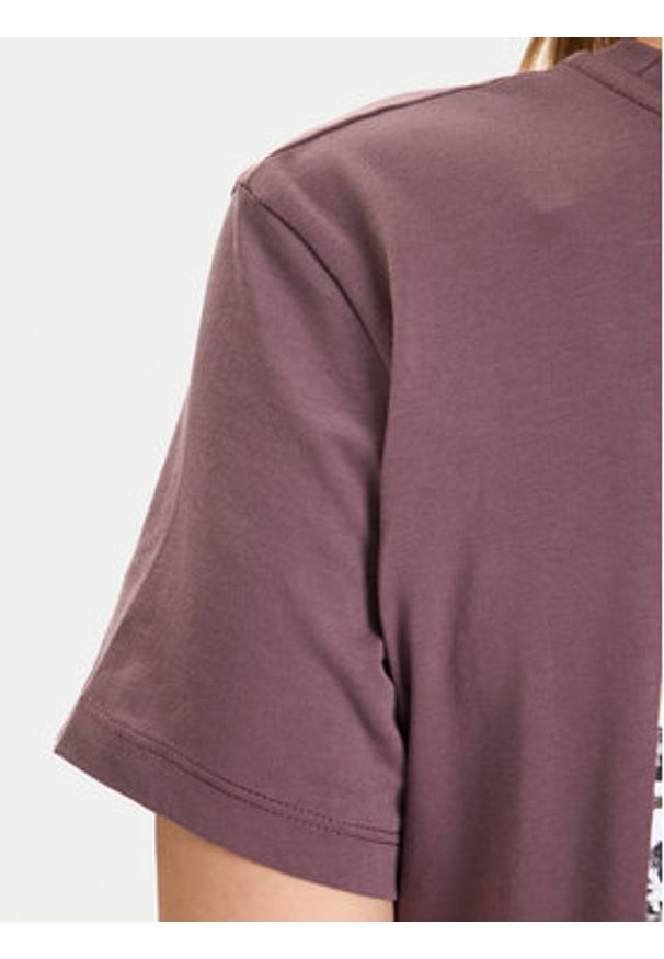 The North Face T-Shirt Box Nse Edge Of Light NF0A8E3J Brązowy Relaxed Fit. Kolor: brązowy. Materiał: bawełna