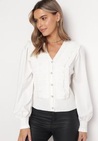 Born2be - Biała Bluzka na Biżuteryjne Guziki z Luźnymi Rękawami Kristille. Kolor: biały #4