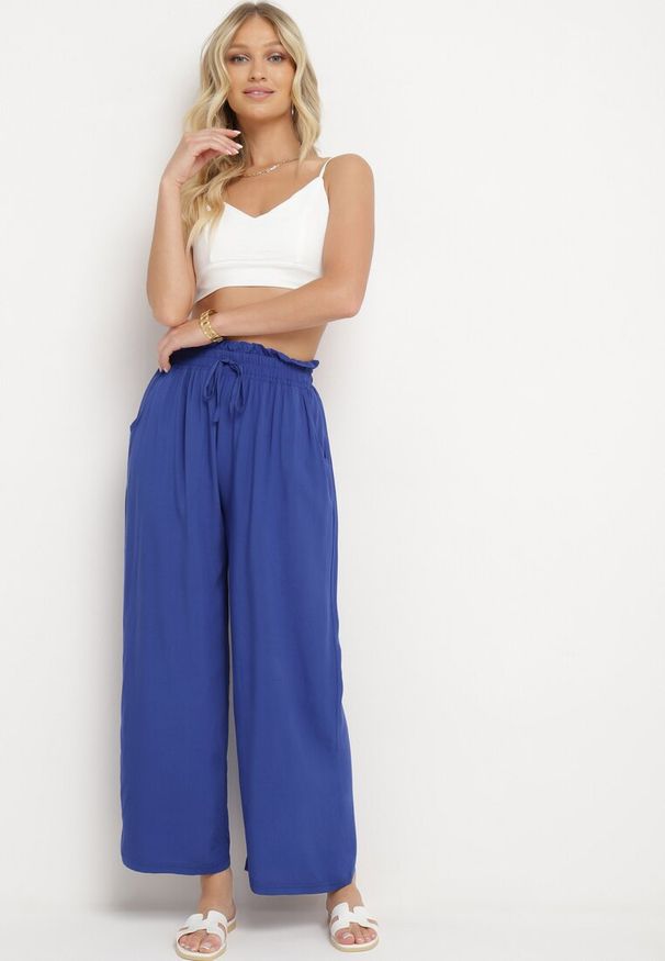 Born2be - Granatowe Szerokie Bawełniane Spodnie Palazzo z Wysokim Stanem i Elastyczną Gumką w Pasie Nelonia. Okazja: na co dzień. Stan: podwyższony. Kolor: niebieski. Materiał: bawełna. Styl: elegancki, casual, wizytowy