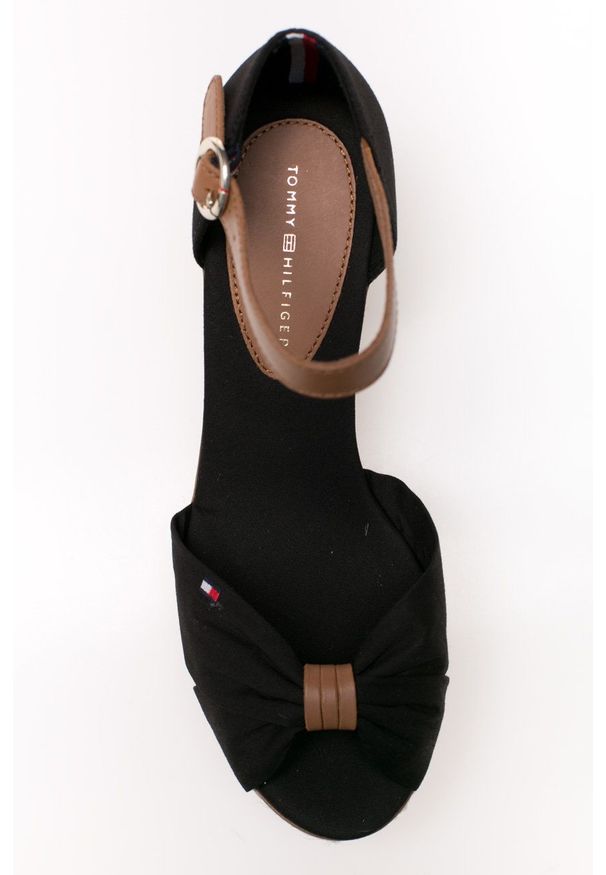 TOMMY HILFIGER - Tommy Hilfiger - Koturny. Zapięcie: klamry. Kolor: czarny. Materiał: skóra, materiał, guma. Wzór: gładki. Obcas: na koturnie