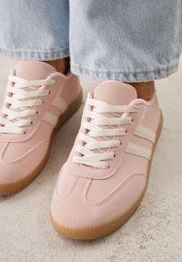 Renee - Różowe Sneakersy Typu Klasyczne Tenisówki Kilice. Okazja: na co dzień, na randkę. Kolor: różowy. Materiał: satyna, koronka #9