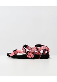 ARIZONA LOVE - Różowe sandały Trekky Blush. Zapięcie: pasek. Kolor: różowy, wielokolorowy, fioletowy. Materiał: bawełna, materiał. Wzór: aplikacja, paski, paisley. Sezon: lato. Styl: elegancki #5